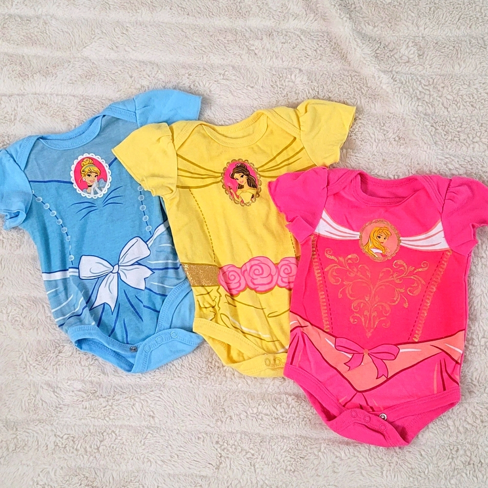 **SOLD** 3PC DISNEY PRINCESS 0/3 M ONESIE